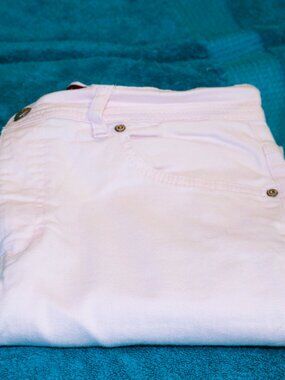 Women's Gloria Vanderbilt Amanda jean light pink, size 10. Like new.
